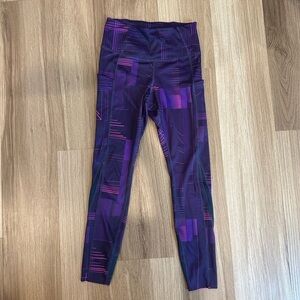 Brooks Women’s Method 7/8 Tight size small in purple cyber pattern running pants